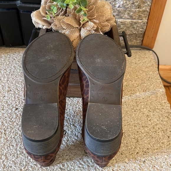Sun‎ and Stone Animal Print Booties Size 6 🐆 EUC - Picture 4 of 5